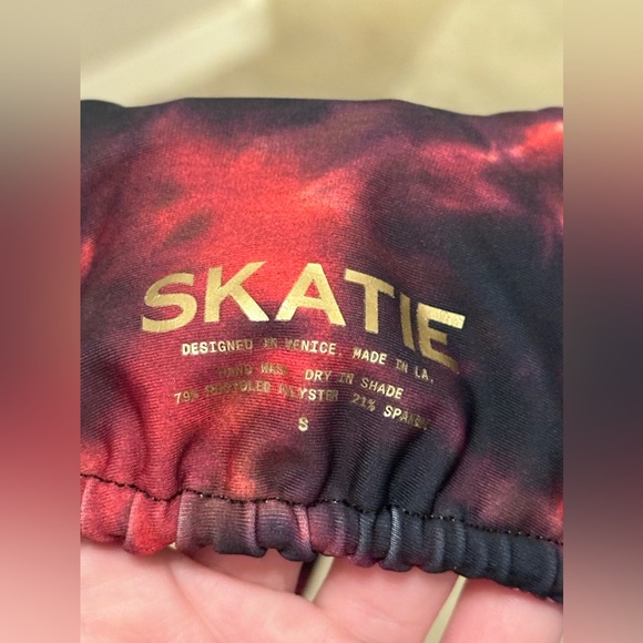 Skatie Ella top in SoHo galaxy - Picture 3 of 3